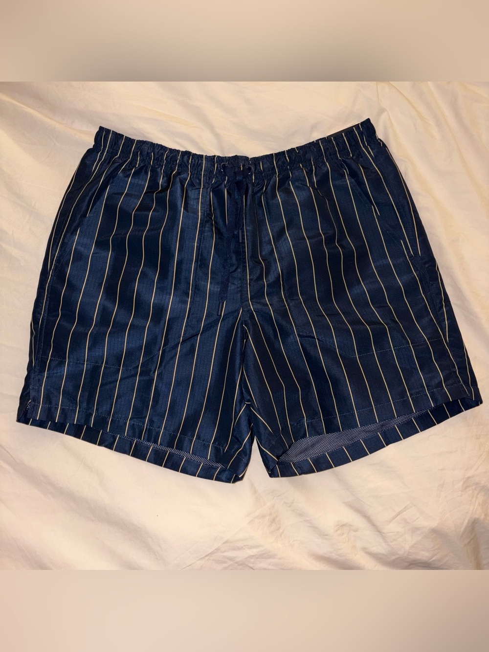 DSG Navy Blue with Gold Stripes Men’s 6” Inseam Rec Shorts size S